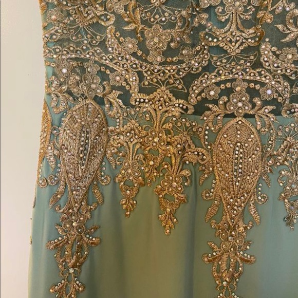 Bicici and Coty Gown - Picture 7 of 12